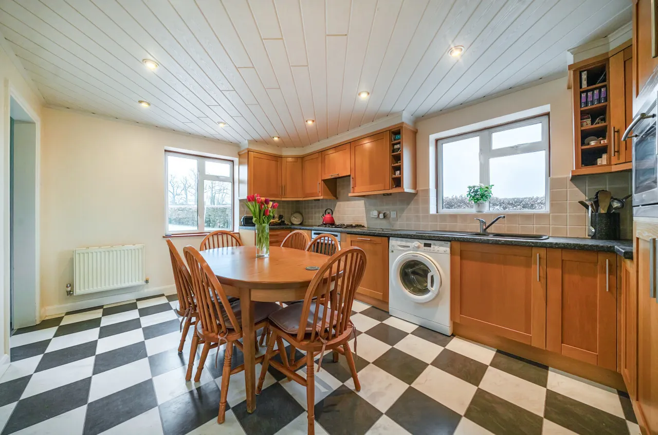 Goddards Close, Sherfield-on-Loddon, Hook, Hampshire, RG27 0EG, photo 2