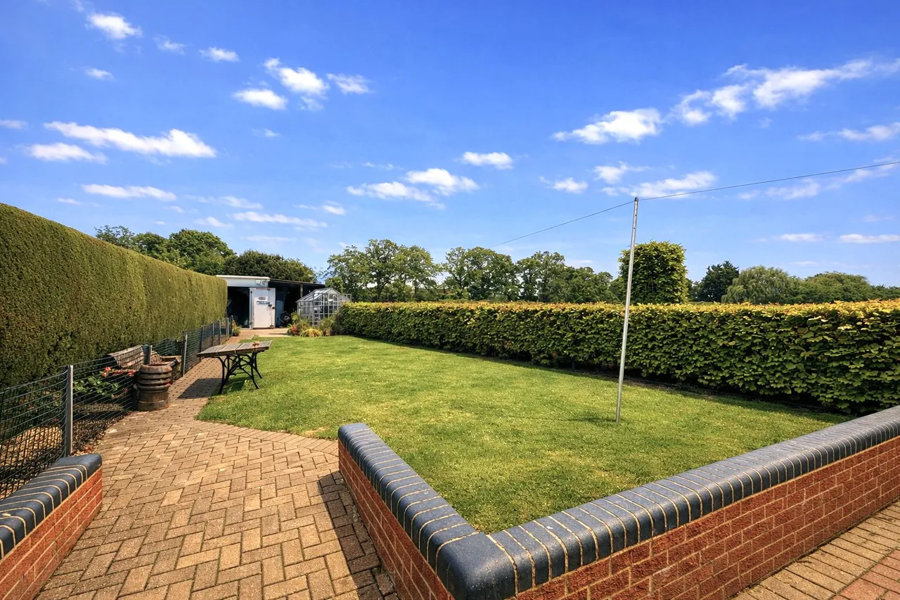 Goddards Close, Sherfield-on-Loddon, Hook, Hampshire, RG27 0EG, photo 11