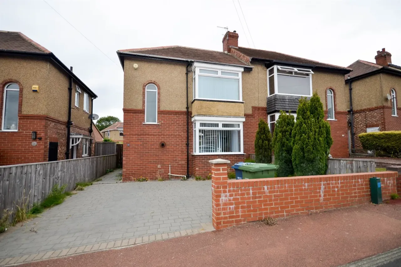 2 bed house to rent, Beechwood Avenue, Low Fell, NE9
