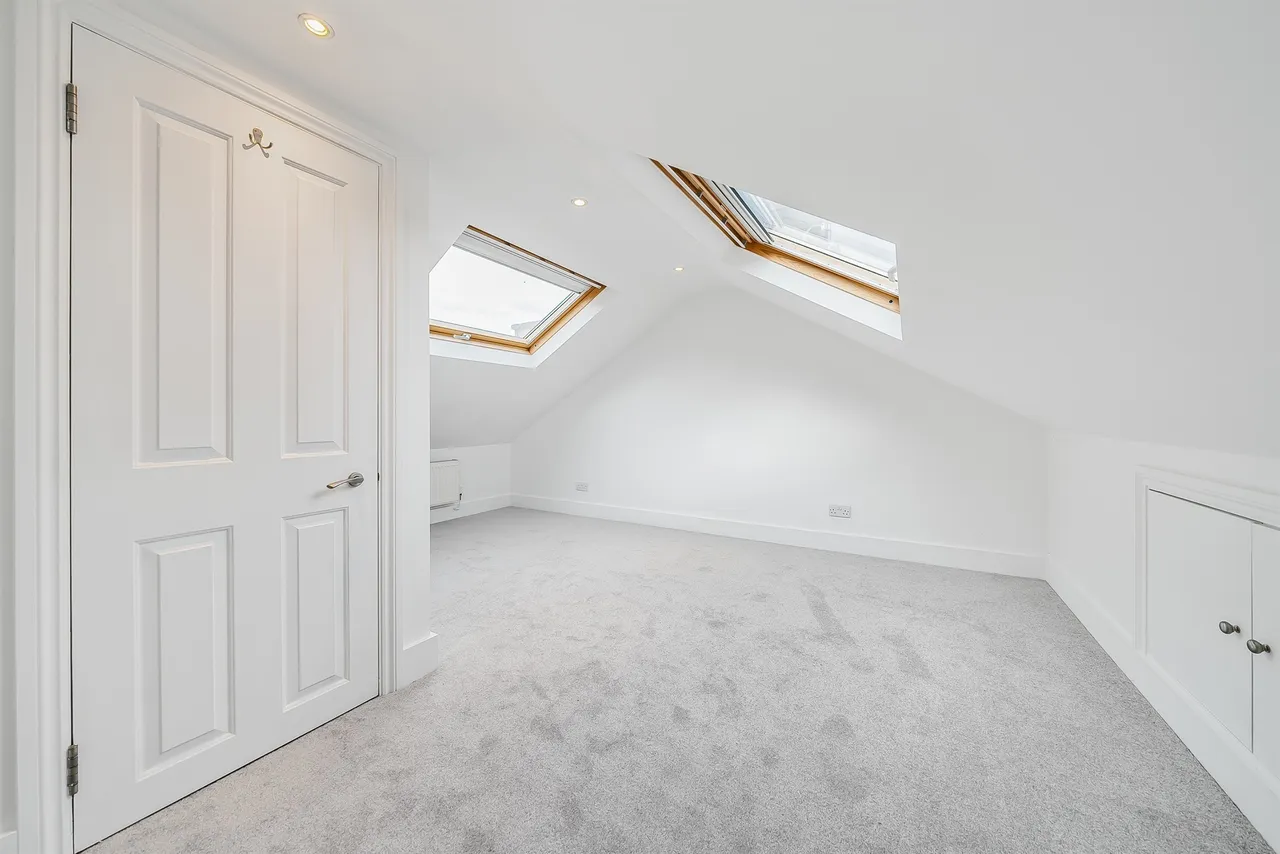 Whitestile Road, Brentford, photo 8