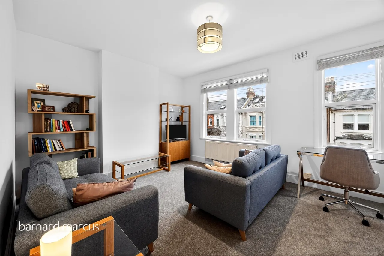 Whitestile Road, Brentford, photo 2