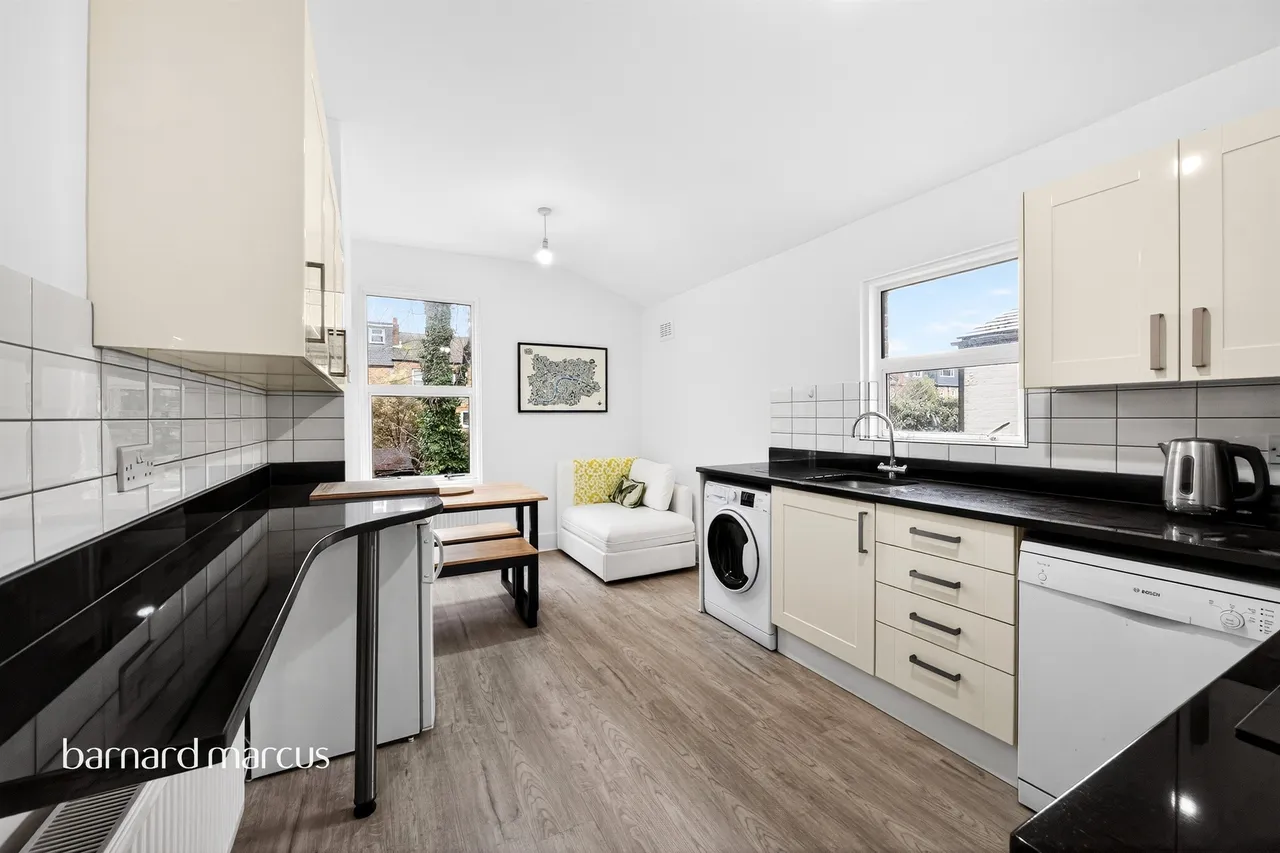 Whitestile Road, Brentford, photo 5