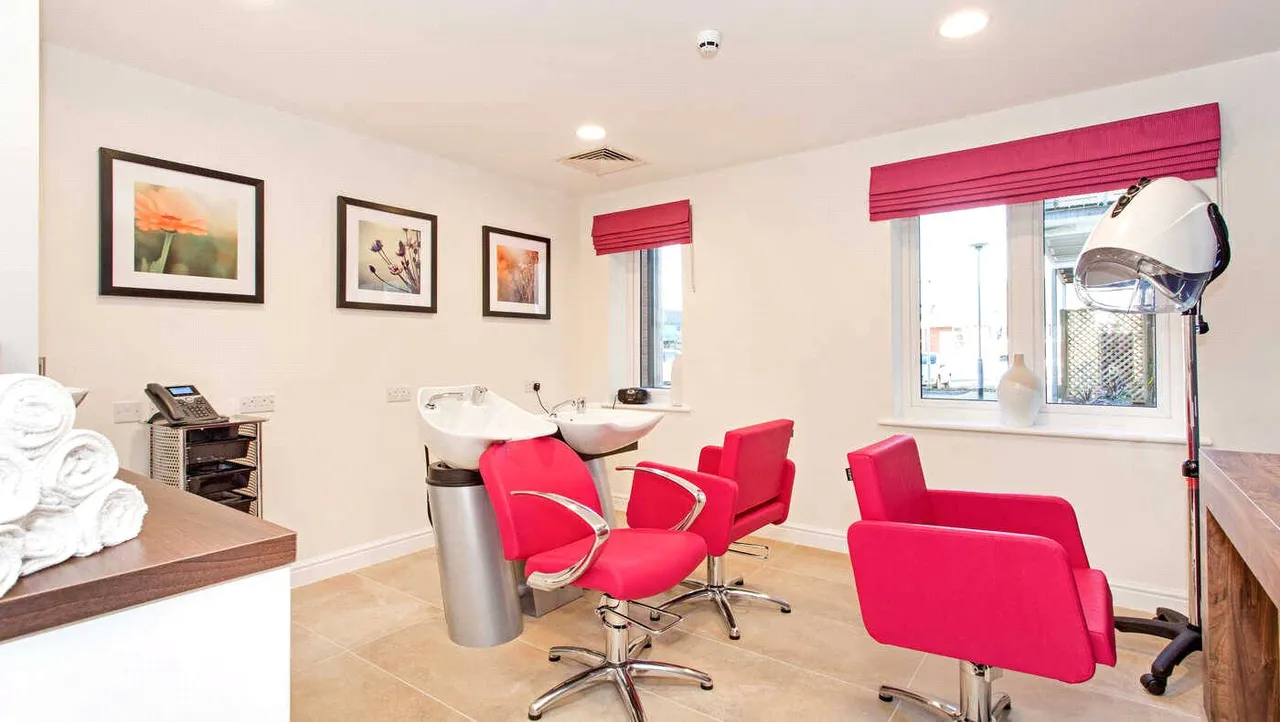Redfields Lane, Church Crookham, Fleet, Hampshire, GU52 0AE, photo 11