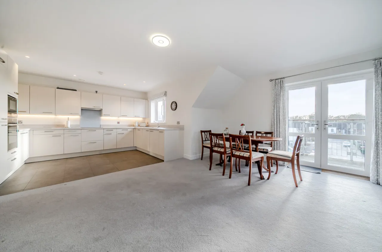 Redfields Lane, Church Crookham, Fleet, Hampshire, GU52 0AE, photo 2