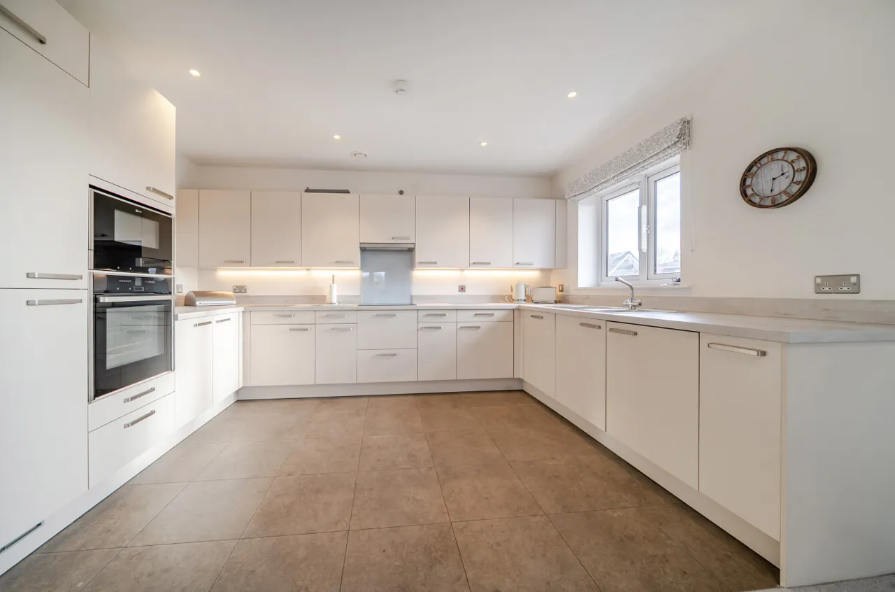 Redfields Lane, Church Crookham, Fleet, Hampshire, GU52 0AE, photo 3