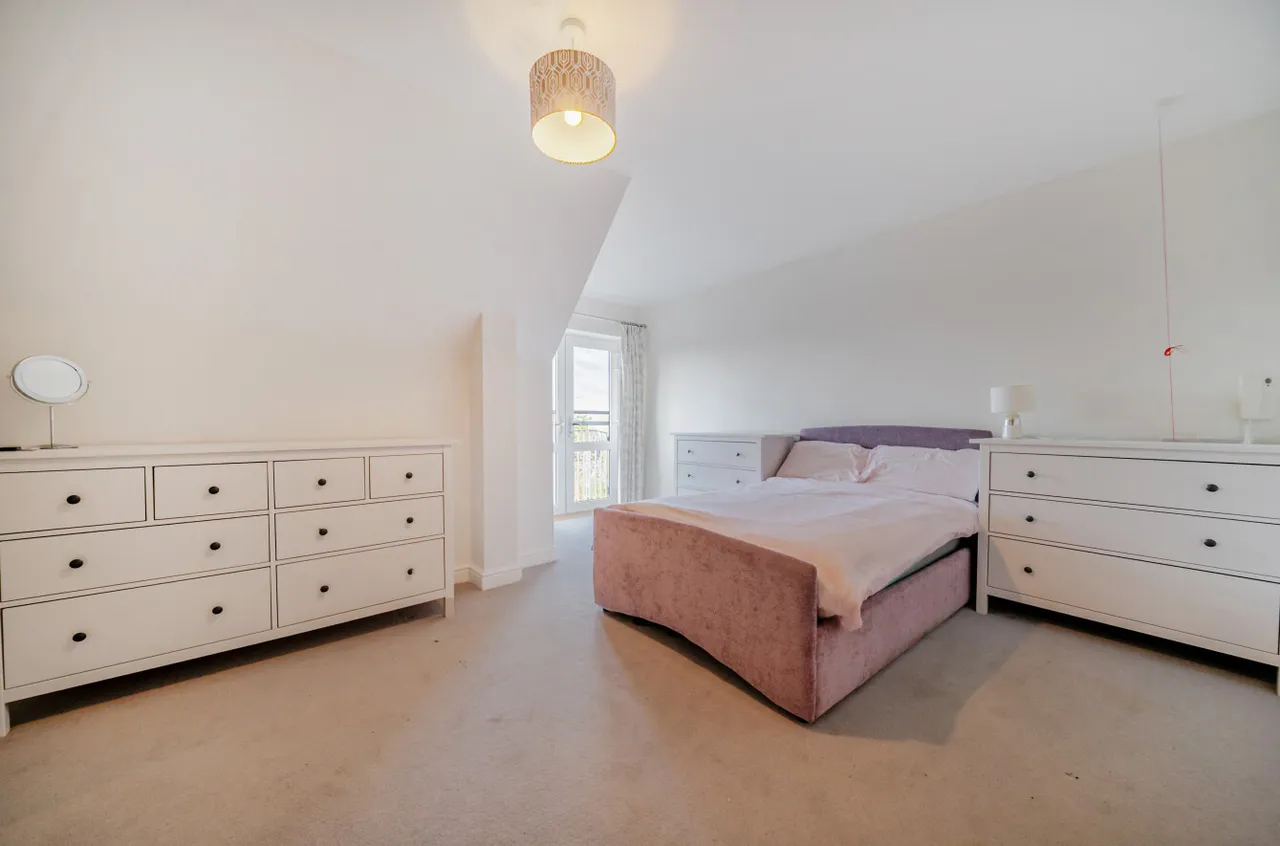 Redfields Lane, Church Crookham, Fleet, Hampshire, GU52 0AE, photo 6