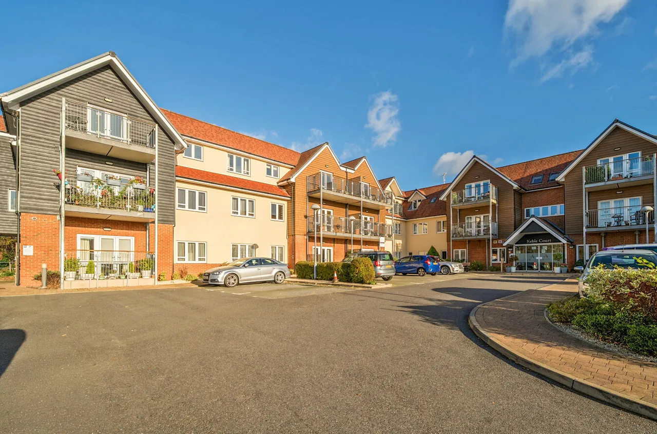 Redfields Lane, Church Crookham, Fleet, Hampshire, GU52 0AE, photo 14