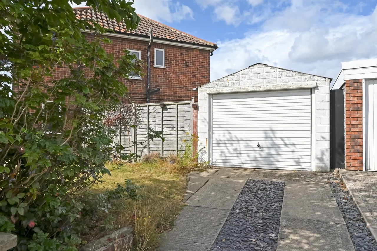 Almsford Drive, Acomb, YO26, photo 12
