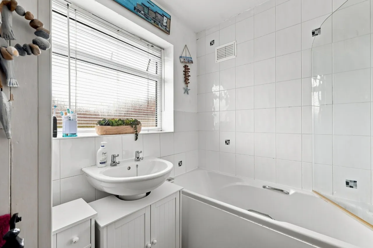 Almsford Drive, Acomb, YO26, photo 9