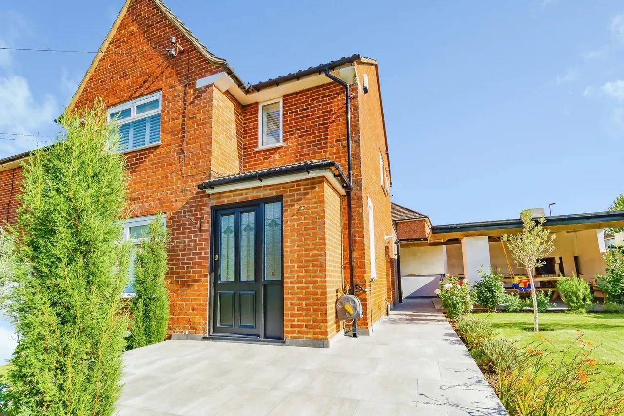 2 bed house for sale — Rowdown Crescent, New Addington, Croydon, CR0