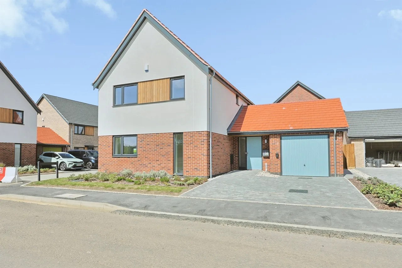 3 bed house for sale — Swanton Drive, Dereham