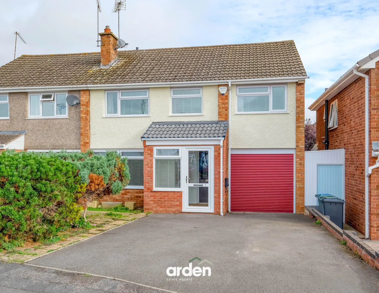 4 bed house for sale, Augustus Drive, Alcester, B49
