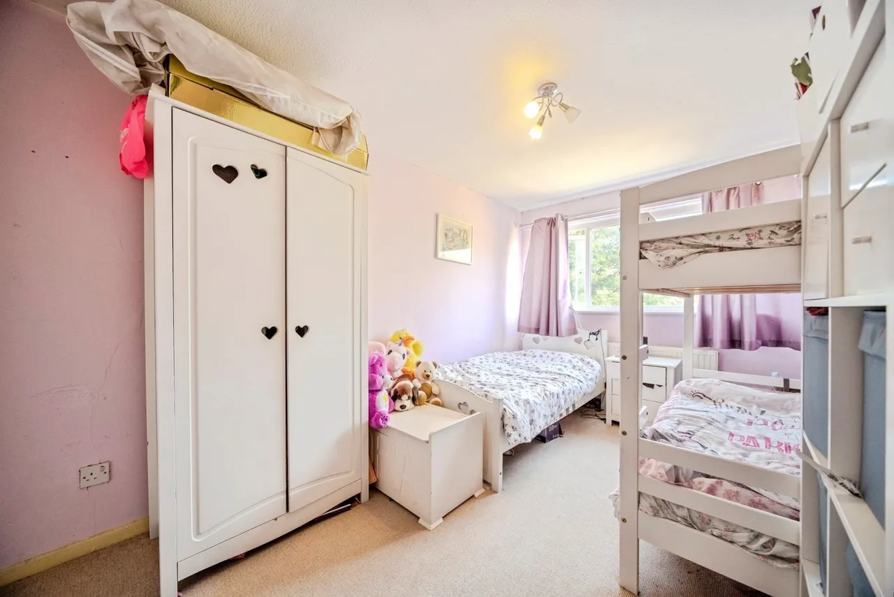 Ruthven Close, Bletchley, Milton Keynes, Buckinghamshire, MK2, photo 11