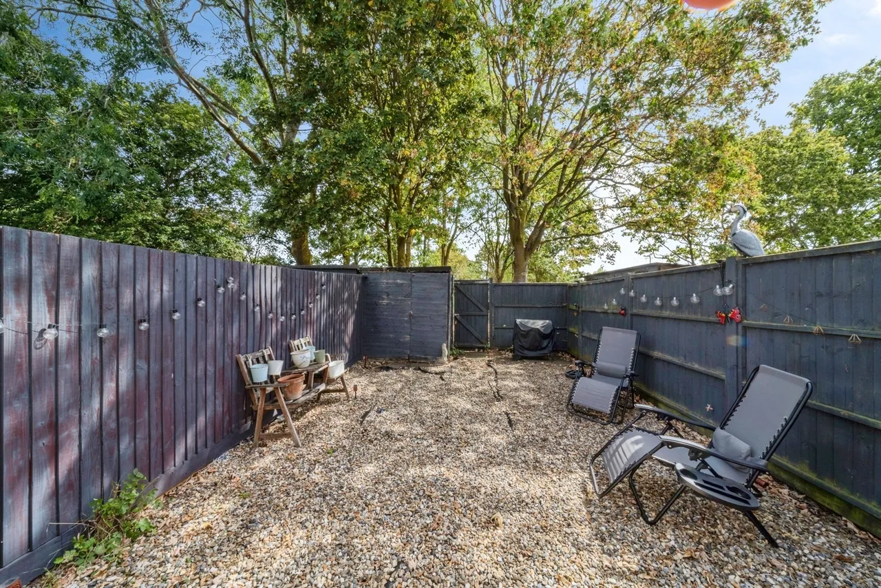 Ruthven Close, Bletchley, Milton Keynes, Buckinghamshire, MK2, photo 16