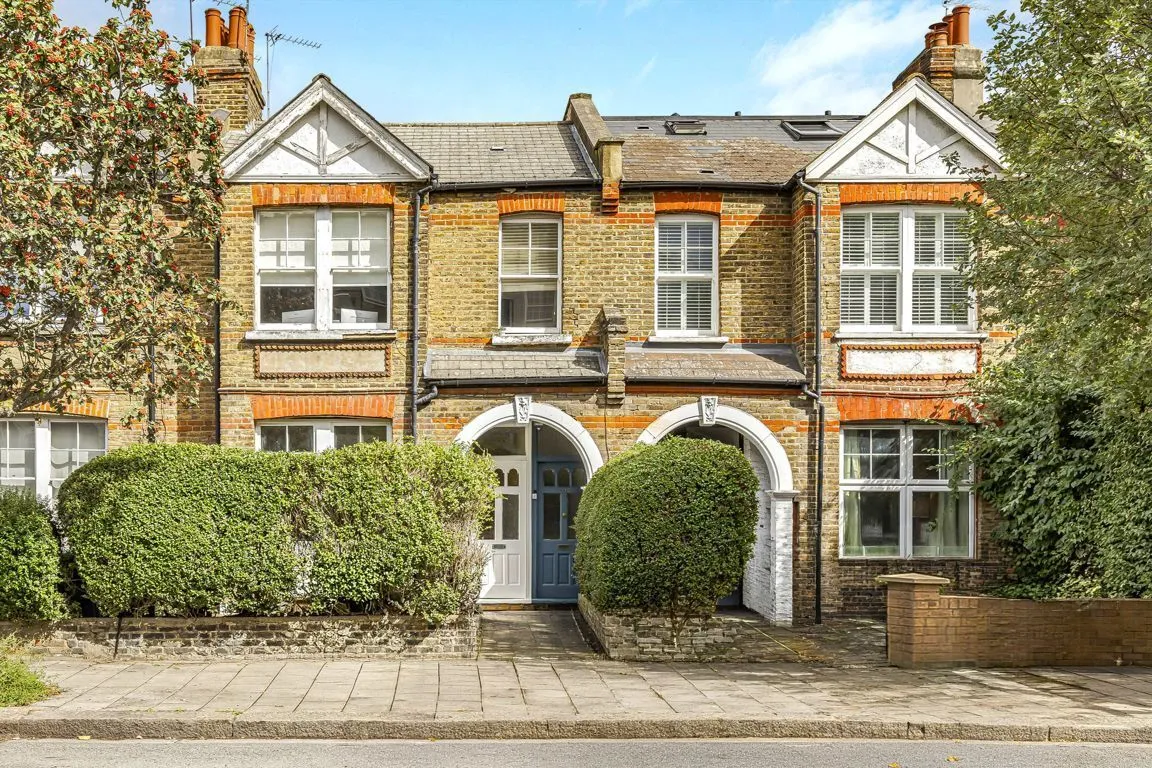2 bed property for sale, Emlyn Road, W12