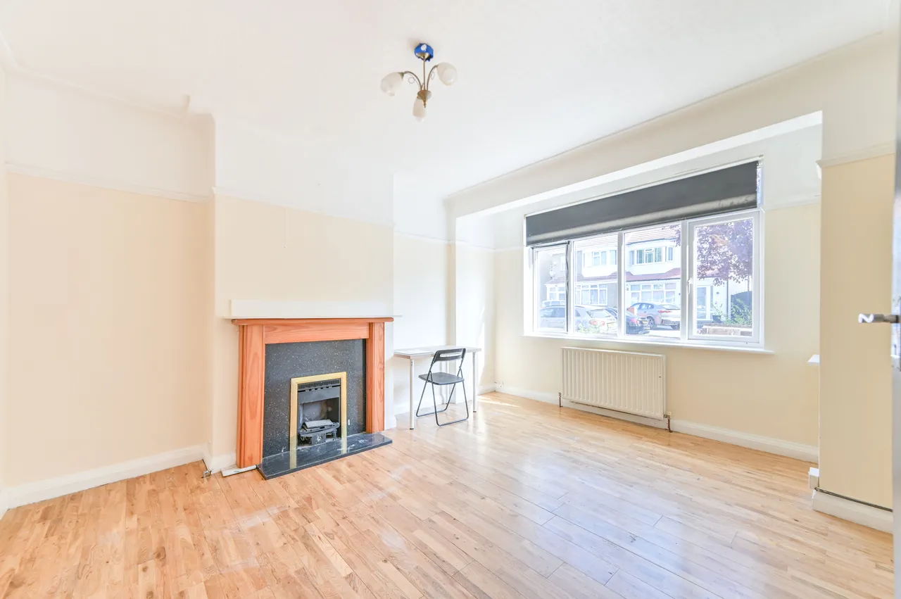 109 Grasmere Avenue, Wembley, photo 2