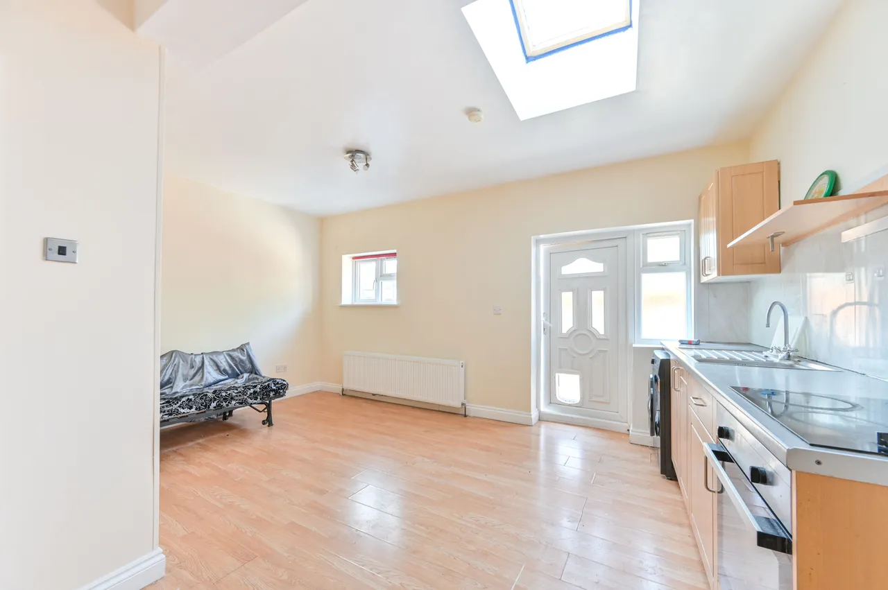 109 Grasmere Avenue, Wembley, photo 10