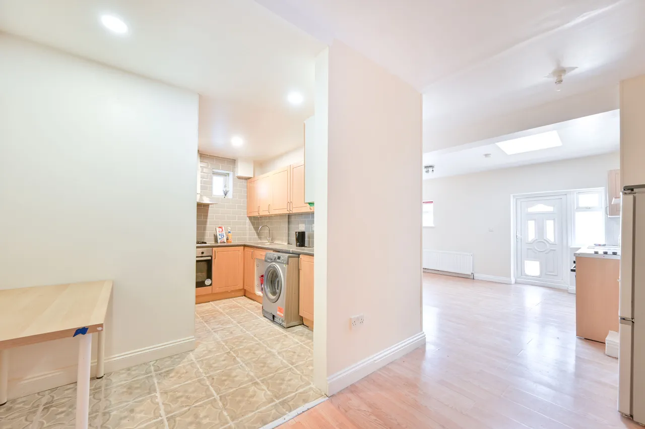 109 Grasmere Avenue, Wembley, photo 3