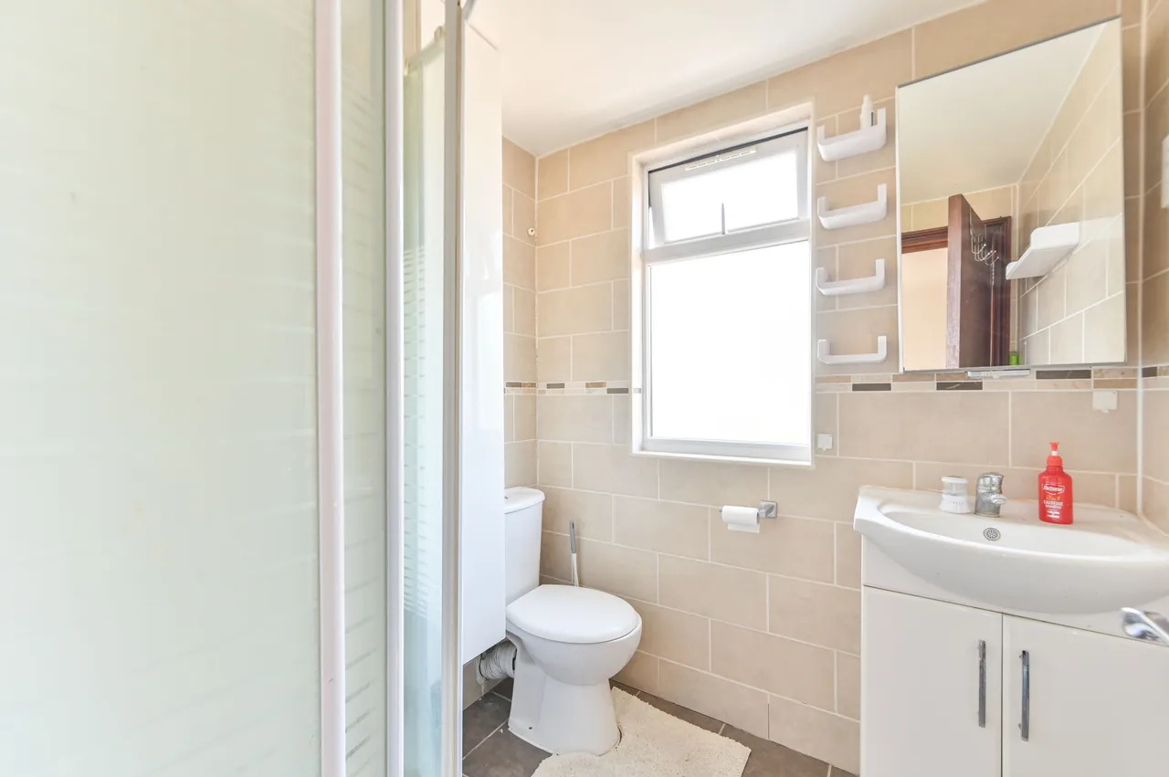 109 Grasmere Avenue, Wembley, photo 11