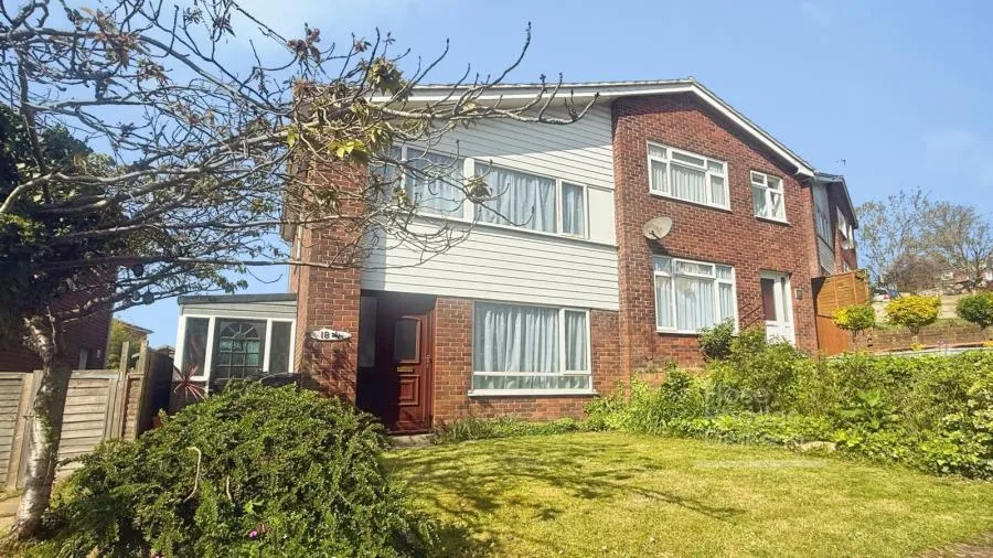 3 bed house for sale, Hunnyhill, Newport, PO30