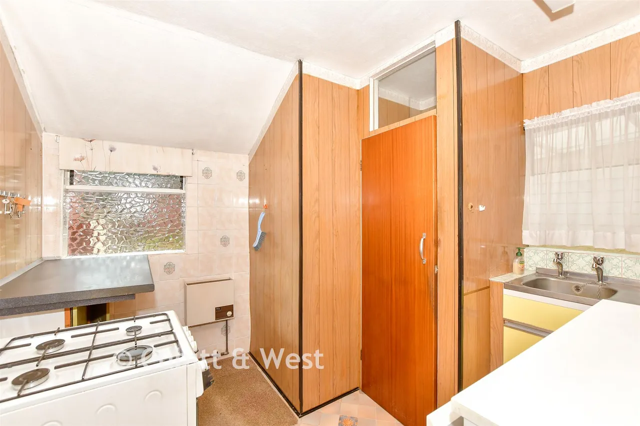 Jessie Road, Southsea, PO4, photo 6