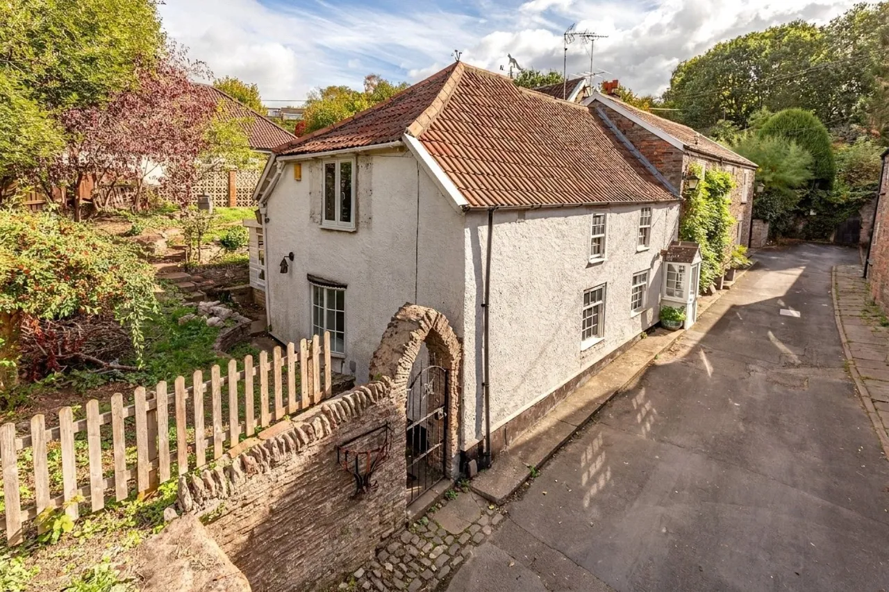 2 bed house for sale, Wickham Court, Bristol, BS16