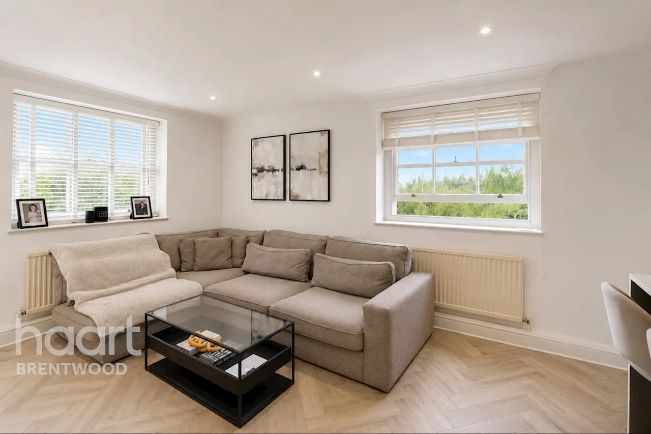 Thorndon Park, Brentwood, CM13, photo 3