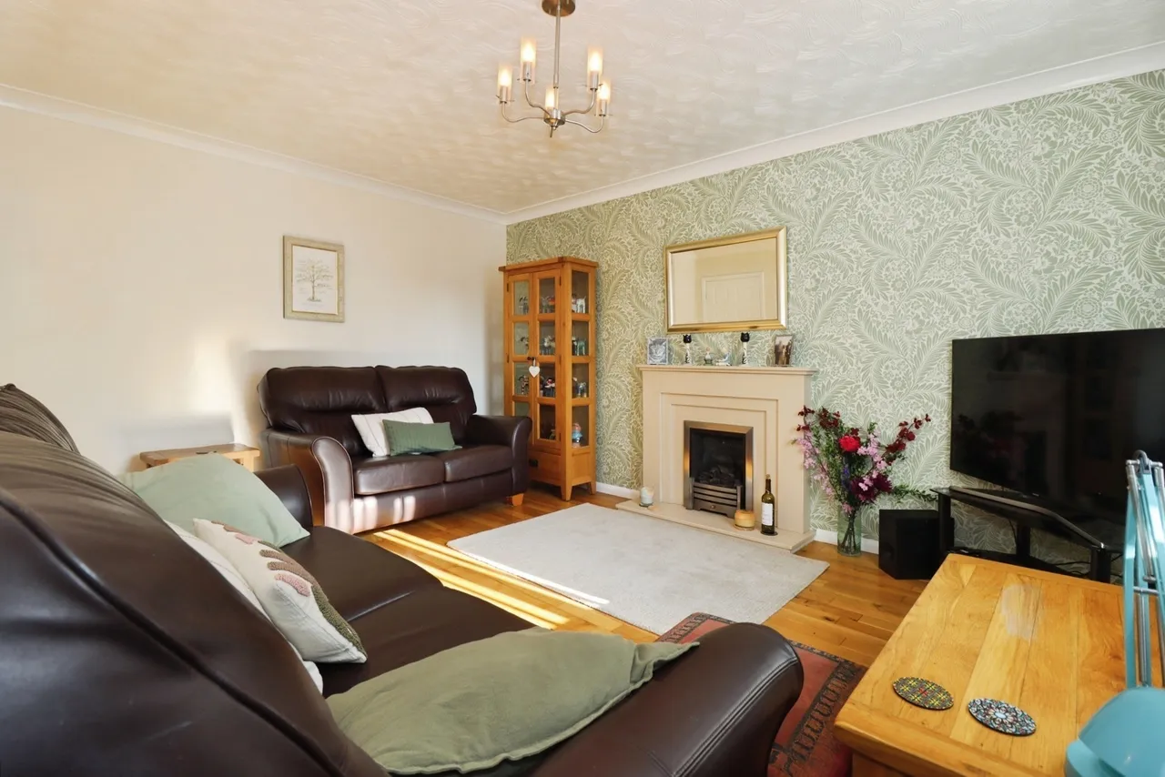 Dewfalls Drive, Bradley Stoke, Bristol, Gloucestershire, BS32, photo 4