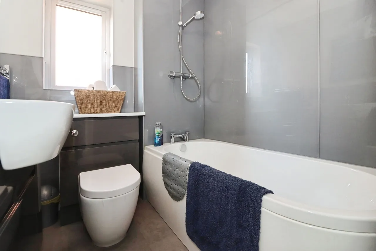 Dewfalls Drive, Bradley Stoke, Bristol, Gloucestershire, BS32, photo 16
