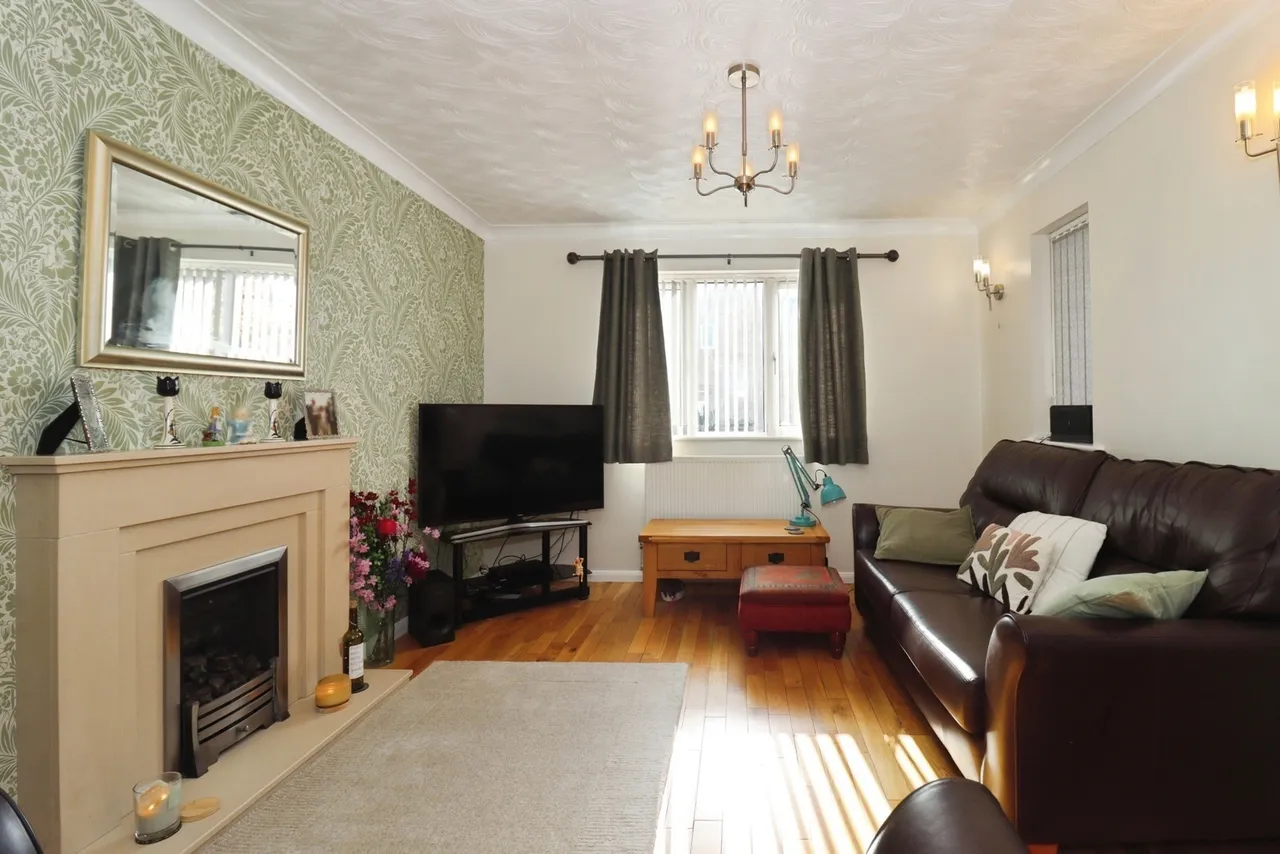 Dewfalls Drive, Bradley Stoke, Bristol, Gloucestershire, BS32, photo 10