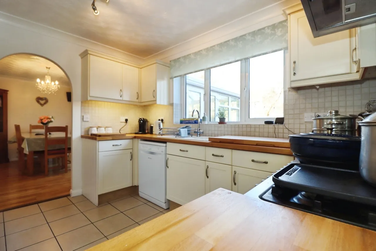 Dewfalls Drive, Bradley Stoke, Bristol, Gloucestershire, BS32, photo 9