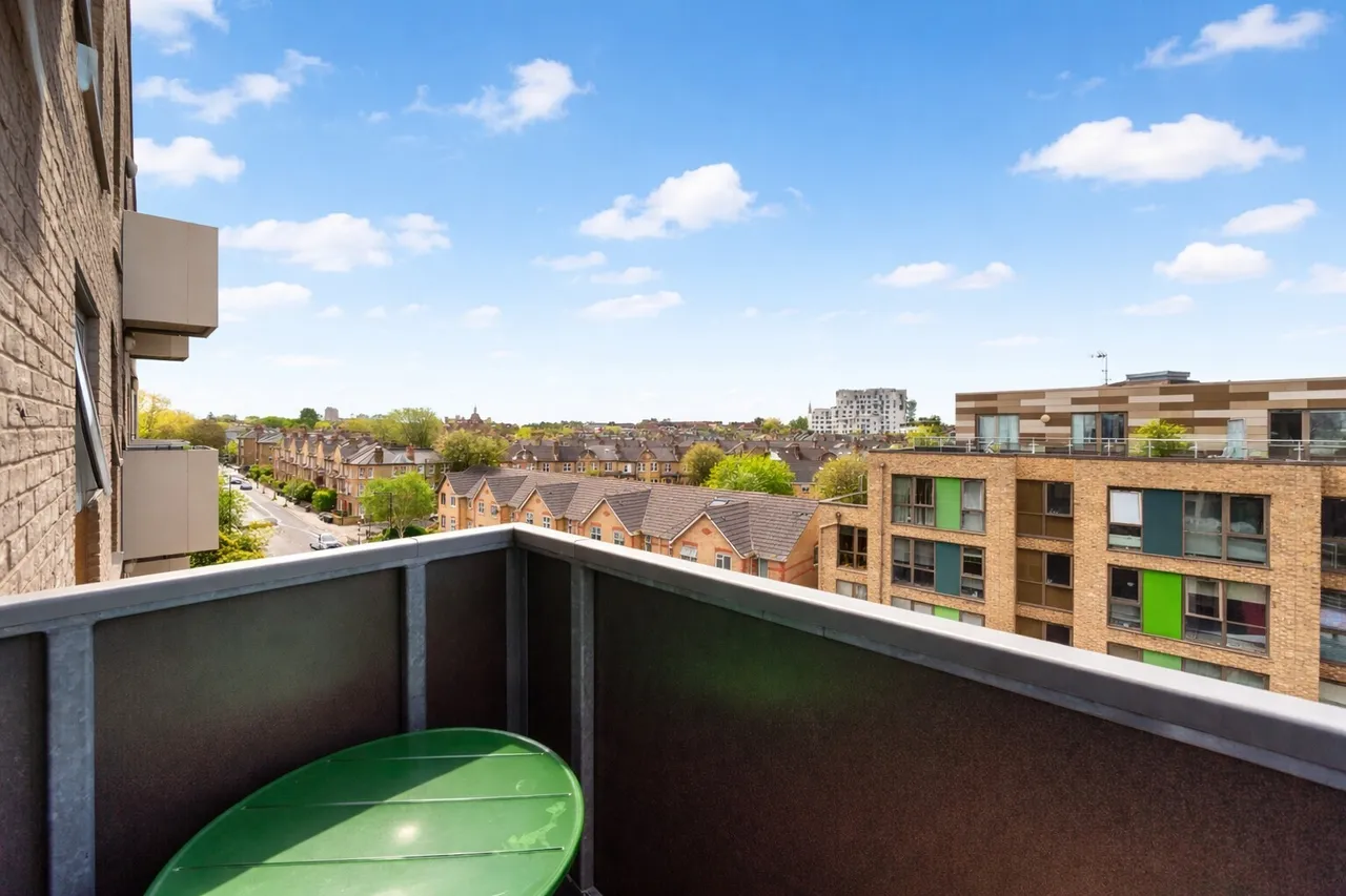 Bedford Road, London, photo 8
