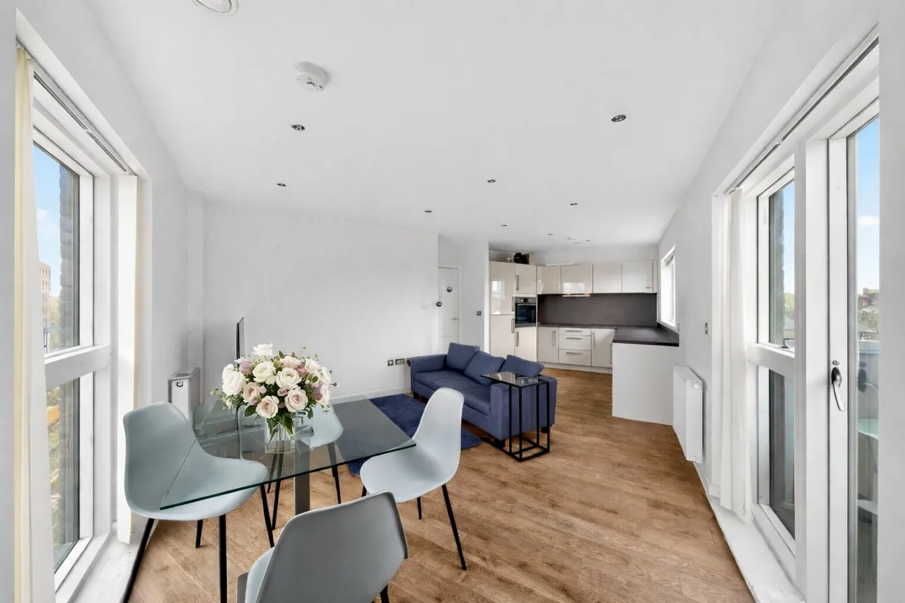 Bedford Road, London, photo 3