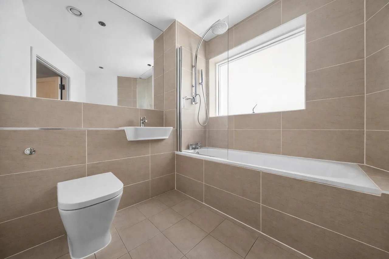 Bedford Road, London, photo 7