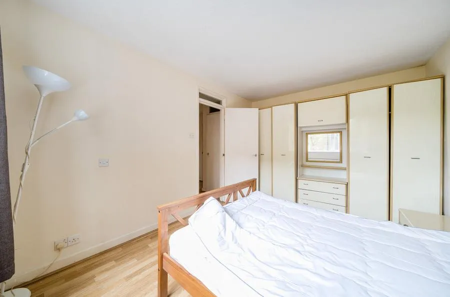 Dingwall Road, Croydon, CR0, photo 8