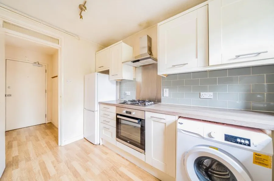 Dingwall Road, Croydon, CR0, photo 6