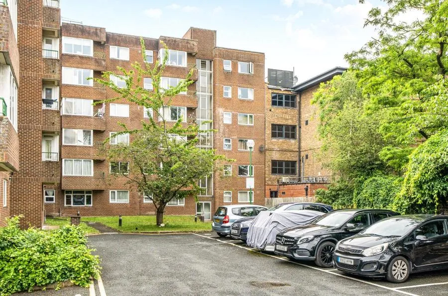 Dingwall Road, Croydon, CR0, photo 11