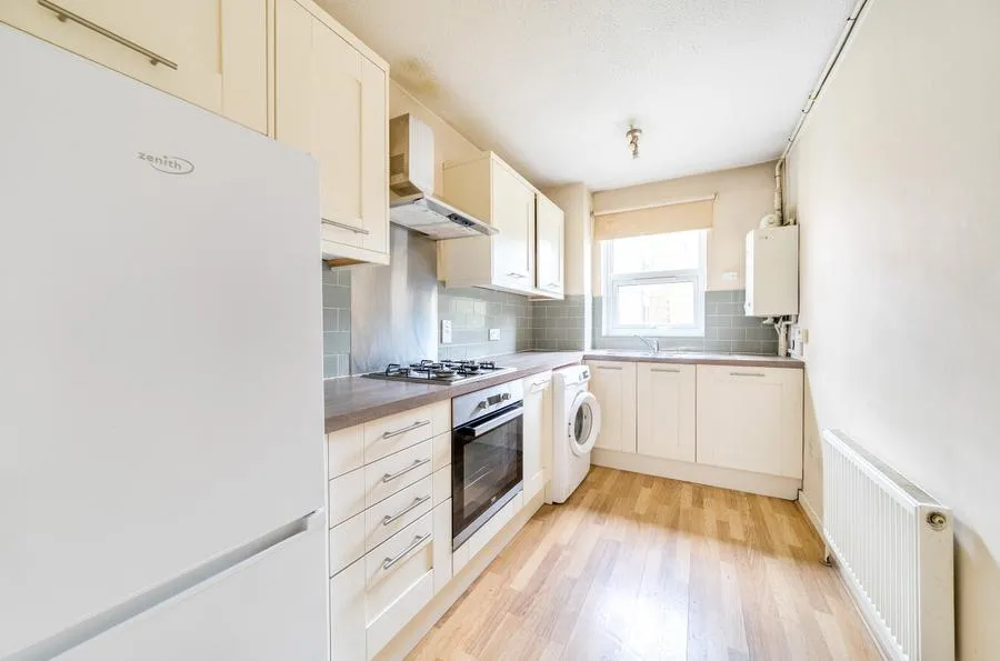 Dingwall Road, Croydon, CR0, photo 3