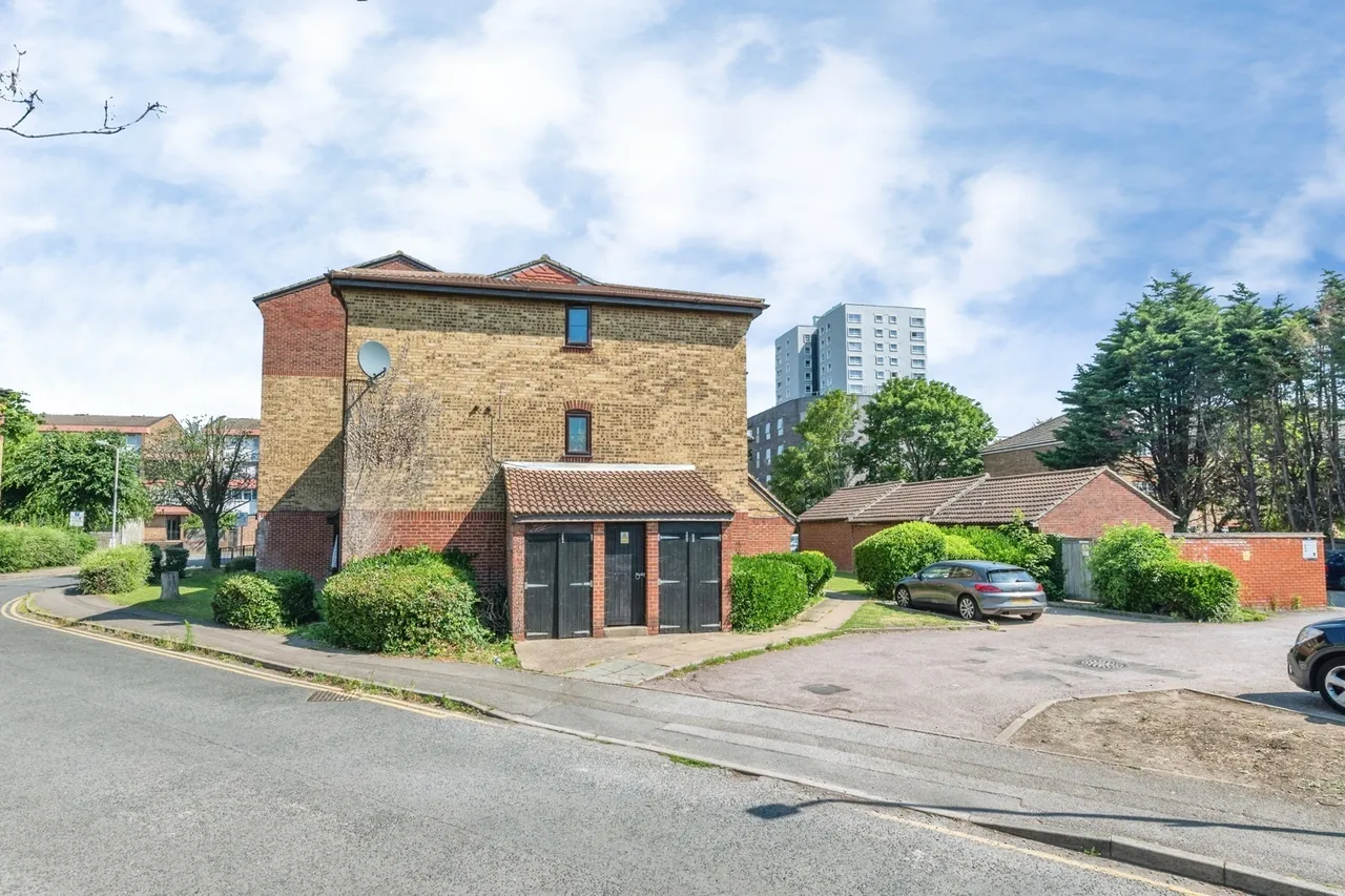 Conway Gardens, Grays, Essex, RM17, photo 15