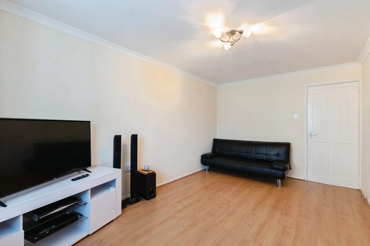 Conway Gardens, Grays, Essex, RM17, photo 6