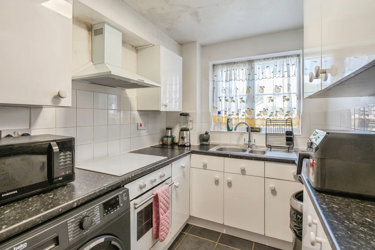 Conway Gardens, Grays, Essex, RM17, photo 3