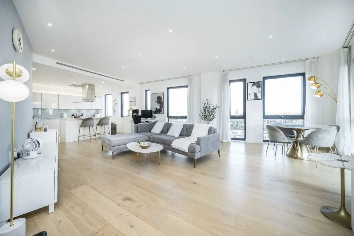 2 bed flat to rent — Williamsburg Plaza, Canary Wharf