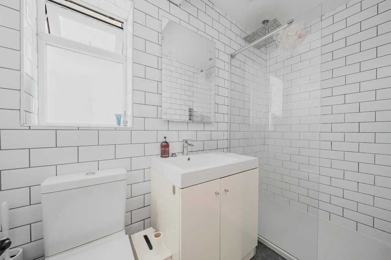 Hersham Road, Hersham, KT12, photo 8