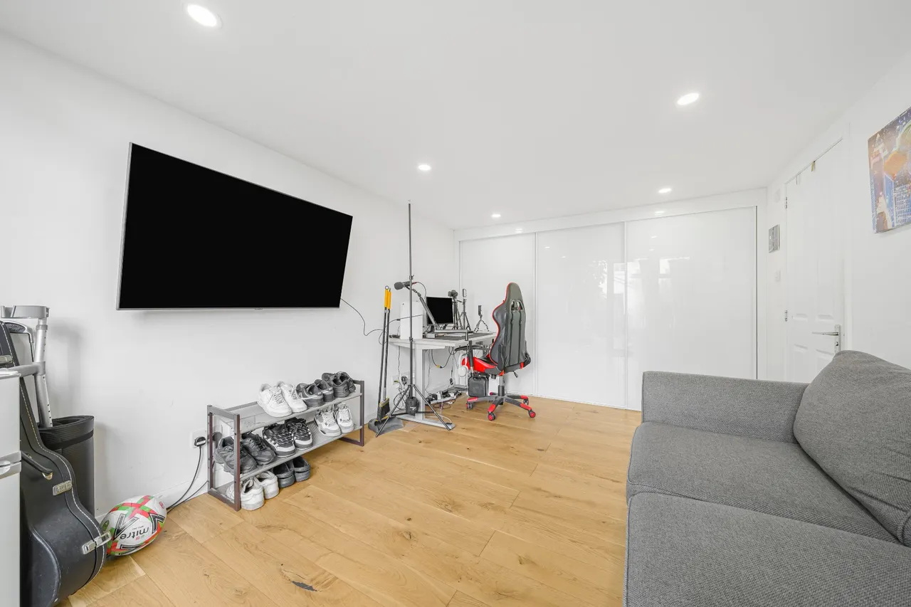 Hersham Road, Hersham, KT12, photo 13