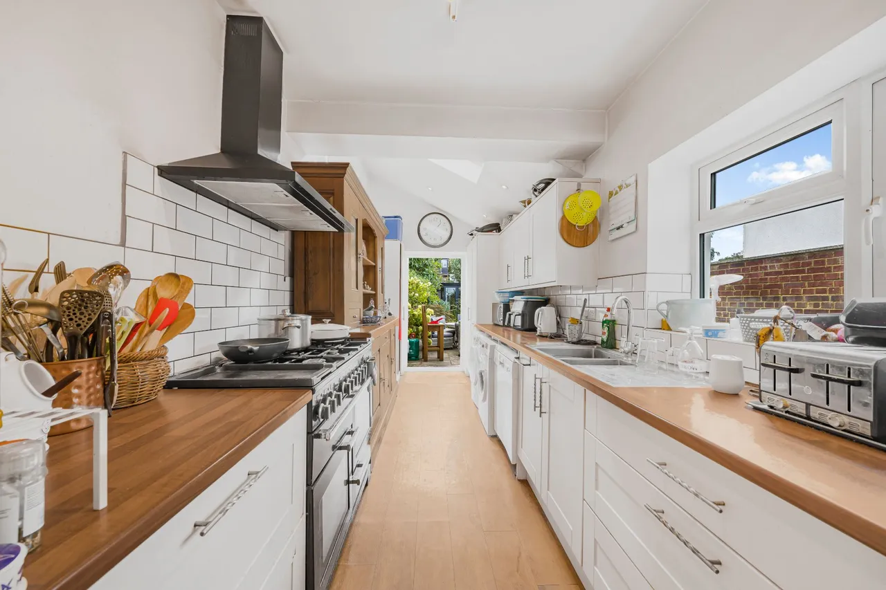 Hersham Road, Hersham, KT12, photo 2