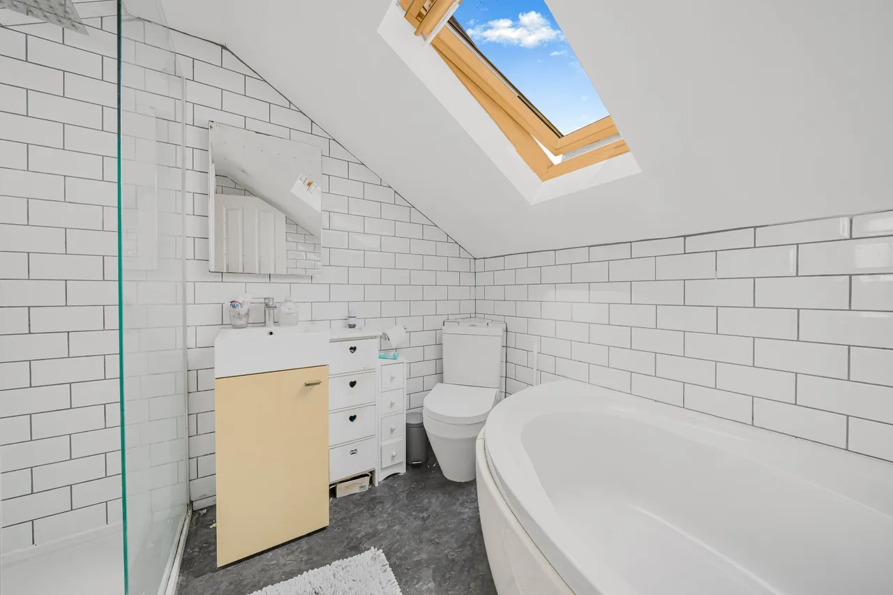 Hersham Road, Hersham, KT12, photo 11