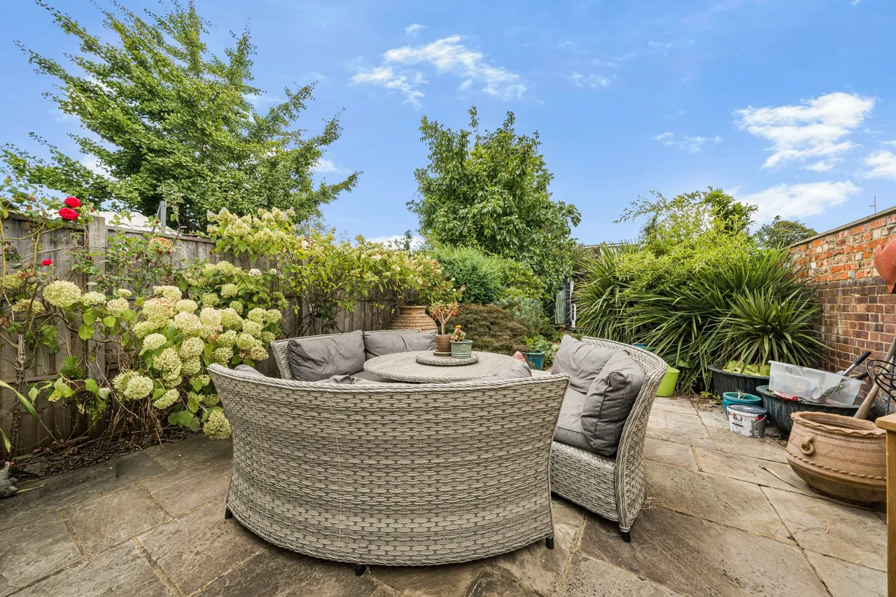 Hersham Road, Hersham, KT12, photo 15