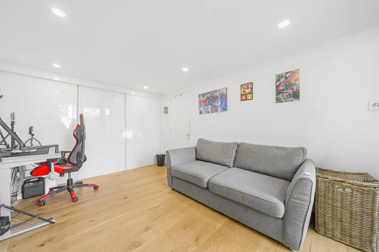 Hersham Road, Hersham, KT12, photo 9