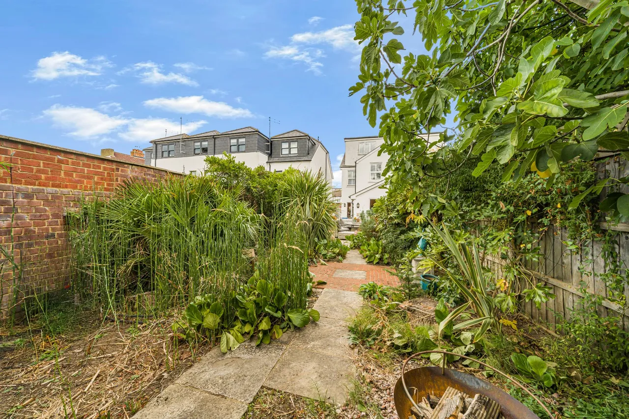 Hersham Road, Hersham, KT12, photo 4