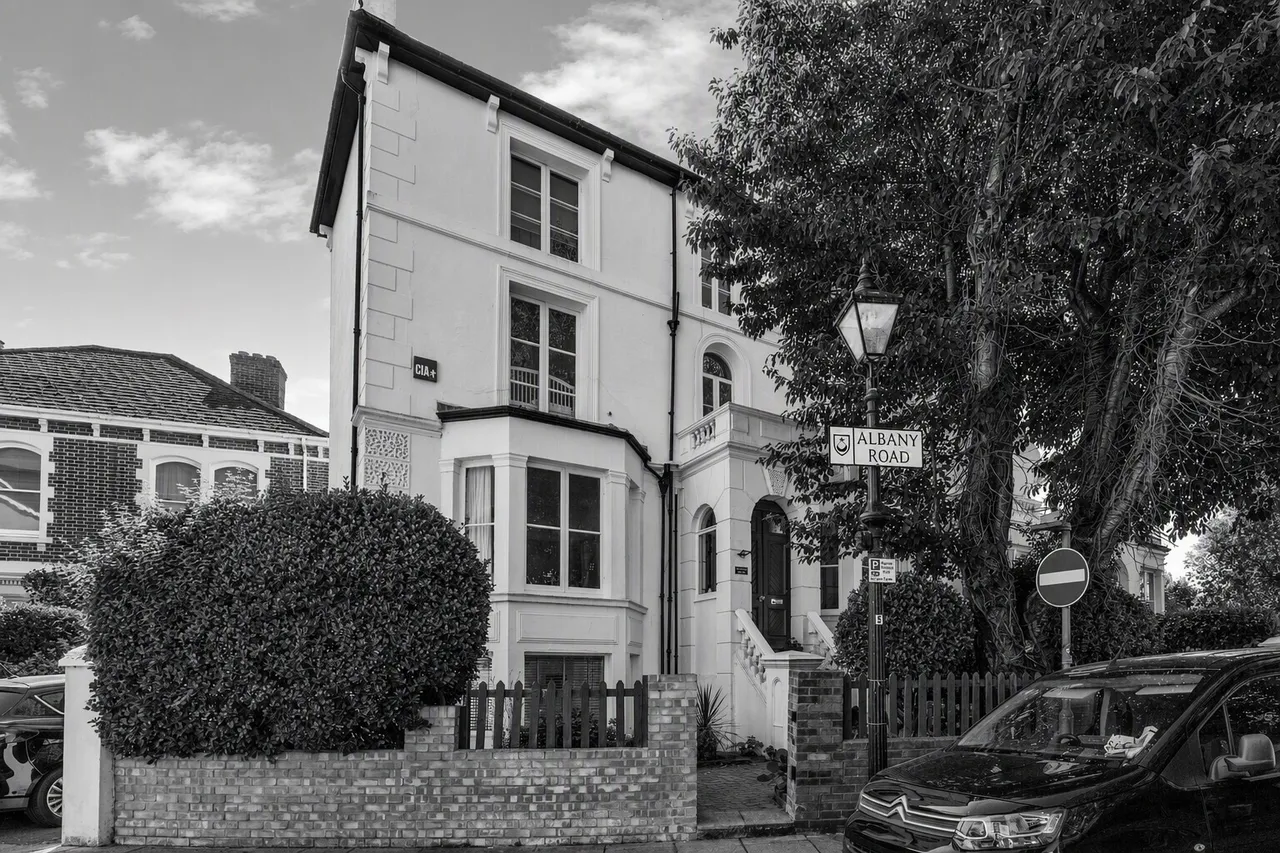 5 bed house for sale — Albany Road, Southsea